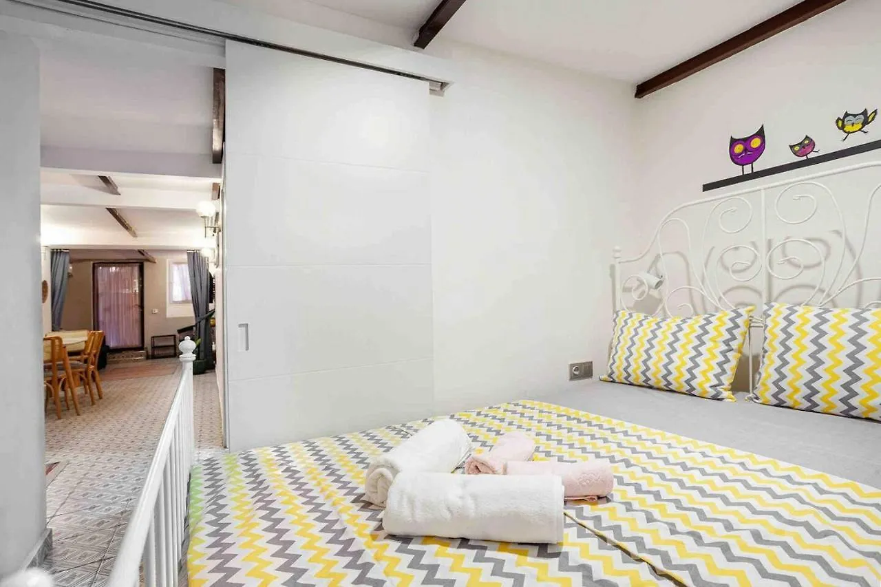 Lovely Apartment W Garden /4Mins To Taksim Square Stambuł