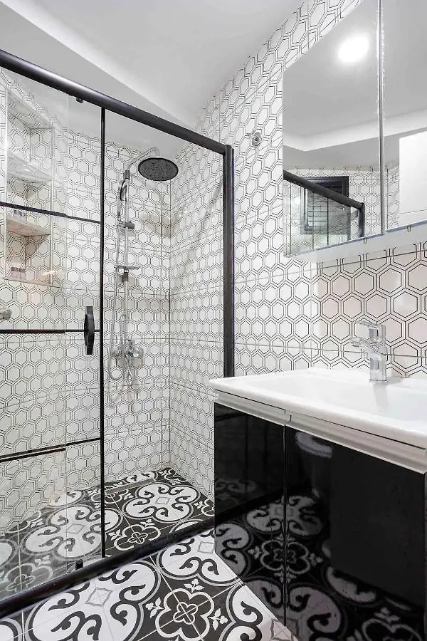 Lovely Apartment W Garden /4Mins To Taksim Square Stambuł 0*,